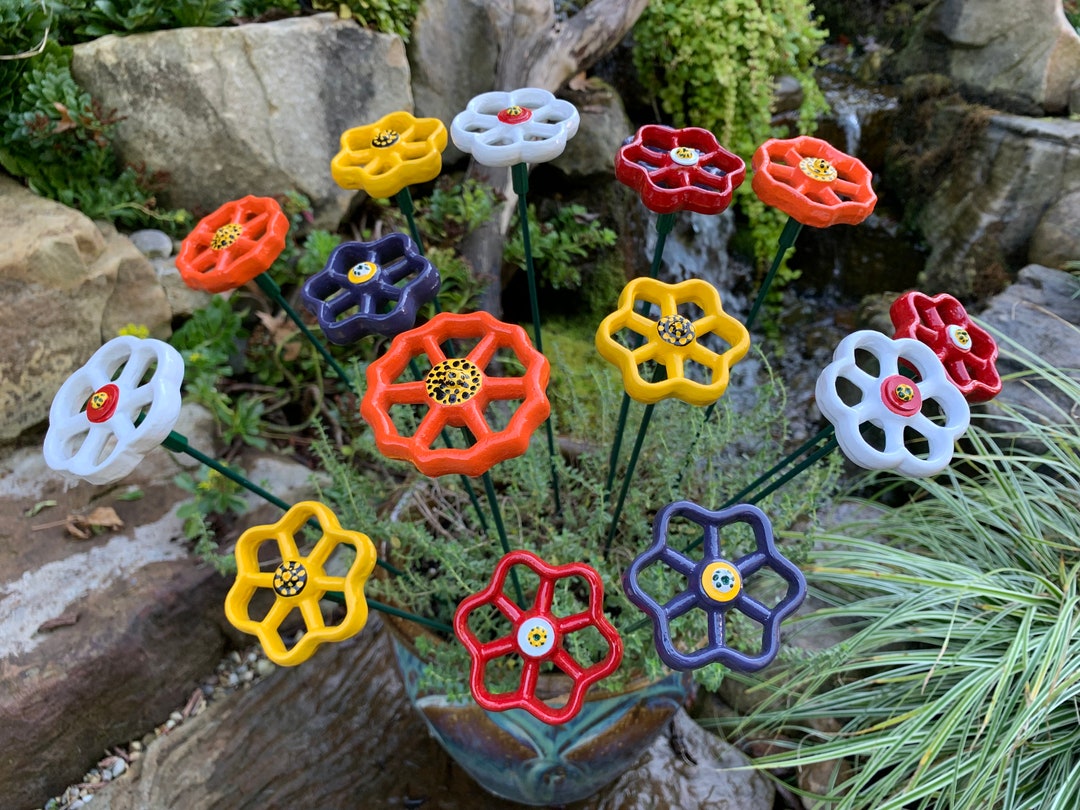 Vinca Set of 3 Metal Flowers, 18 Garden Stakes, Repurposed Faucet Handles, Yard Art, Colorsred, Yellow, White, Purple, and Orange - Etsy Vinca Set of 3 Metal Flowers, 18 Garden Stakes, Repurposed Faucet Handles, Yard Art, Colorsred, Yellow, White, Purple, and Orange - Etsy