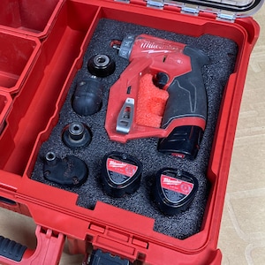 INSERT EN MOUSSE pour ranger la perceuse-visseuse d'installation M12 2505-20 dans une boîte à outils à 11 compartiments Milwaukee - Outils/Boîte non incluses