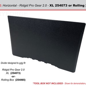 K&ouml;nnte beinhalten: Schwarzer horizontaler Teiler, passend f&uuml;r Ridgid Pro Gear 2.0 XL (254073) oder Rollbox (254065).  *WERKZEUGKASTEN NICHT INBEGRIFFEN - Nur zu Demonstrationszwecken gezeigt.