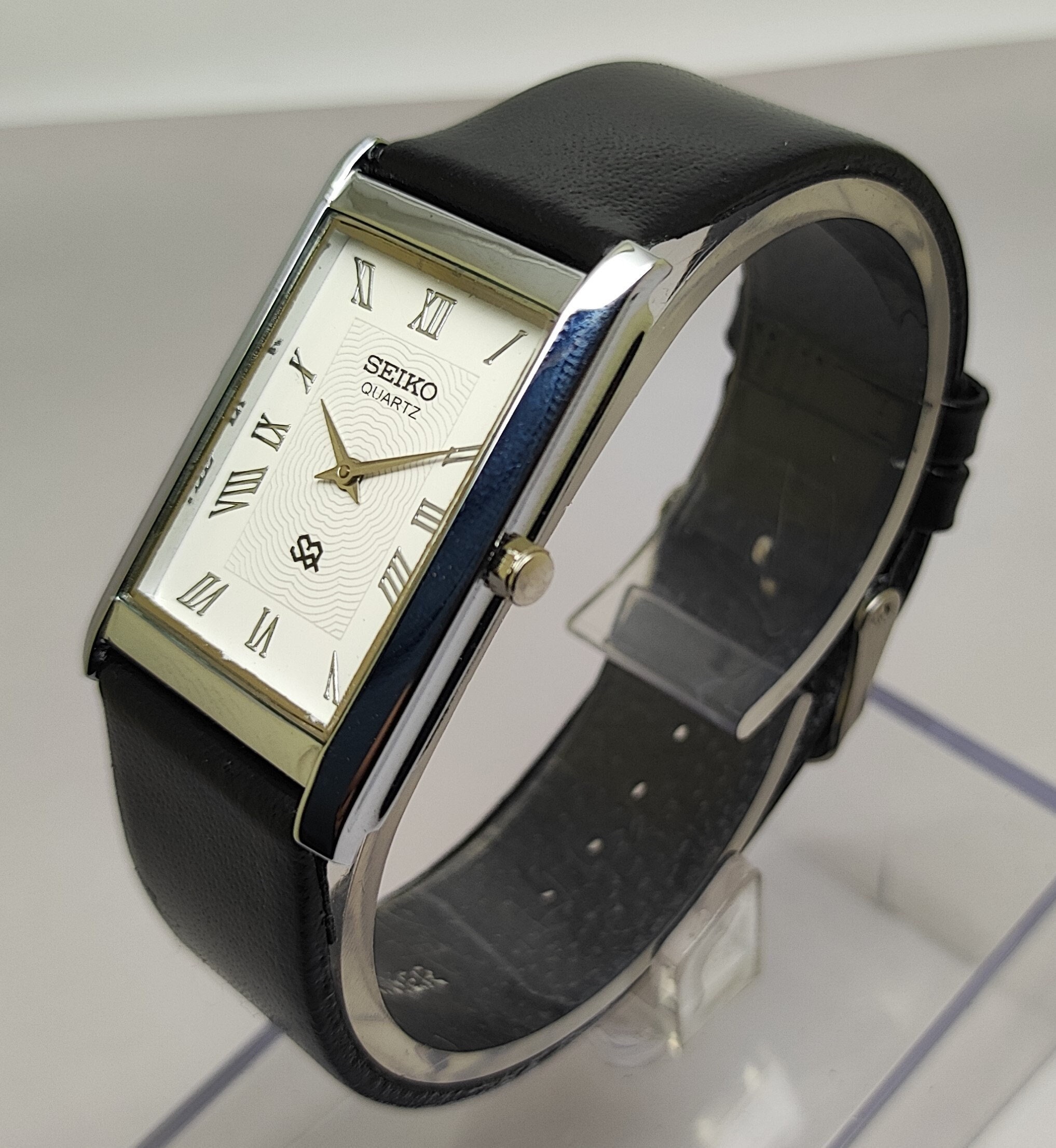 Total 72+ imagen seiko quartz square face - Thptnganamst.edu.vn