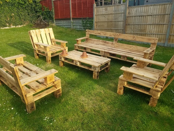 Wooden pallet garden sofa discount
