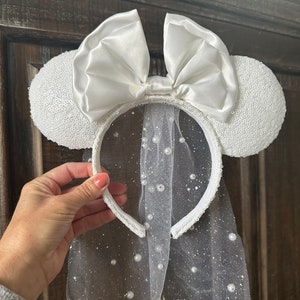 Bridal Minnie Mouse Ears, Pearl Disney Ears, Elegant Wedding Ears, Bride to Be Ears, Bridal Veil Disney Ears, White Sequin Bachelorette