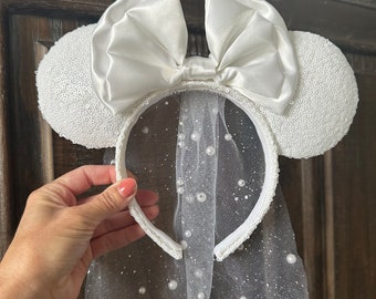 Bridal Minnie Mouse Ears, Pearl Disney Ears, Elegant Wedding Ears, Bride to Be Ears, Bridal Veil Disney Ears, White Sequin Bachelorette