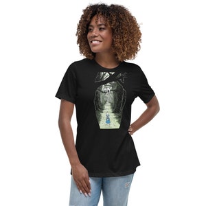 Alice And The Cheshire Cat  – Women’s Black T-Shirt