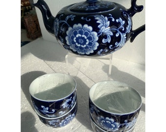 Tetera vintage Pier 1 Cobalt y 4 tazas Mandarin