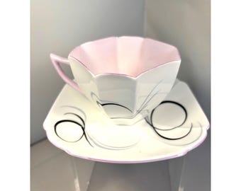 Xícara de chá e pires Shelley em porcelana inglesa rosa fantasia