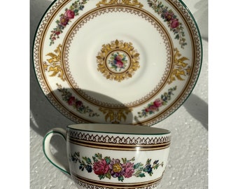 Taza y platillo antiguos de porcelana Wedgewood Columbia