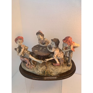 Vtg Capodimonte Inspired Boys trapaceando nas cartas sem assinatura