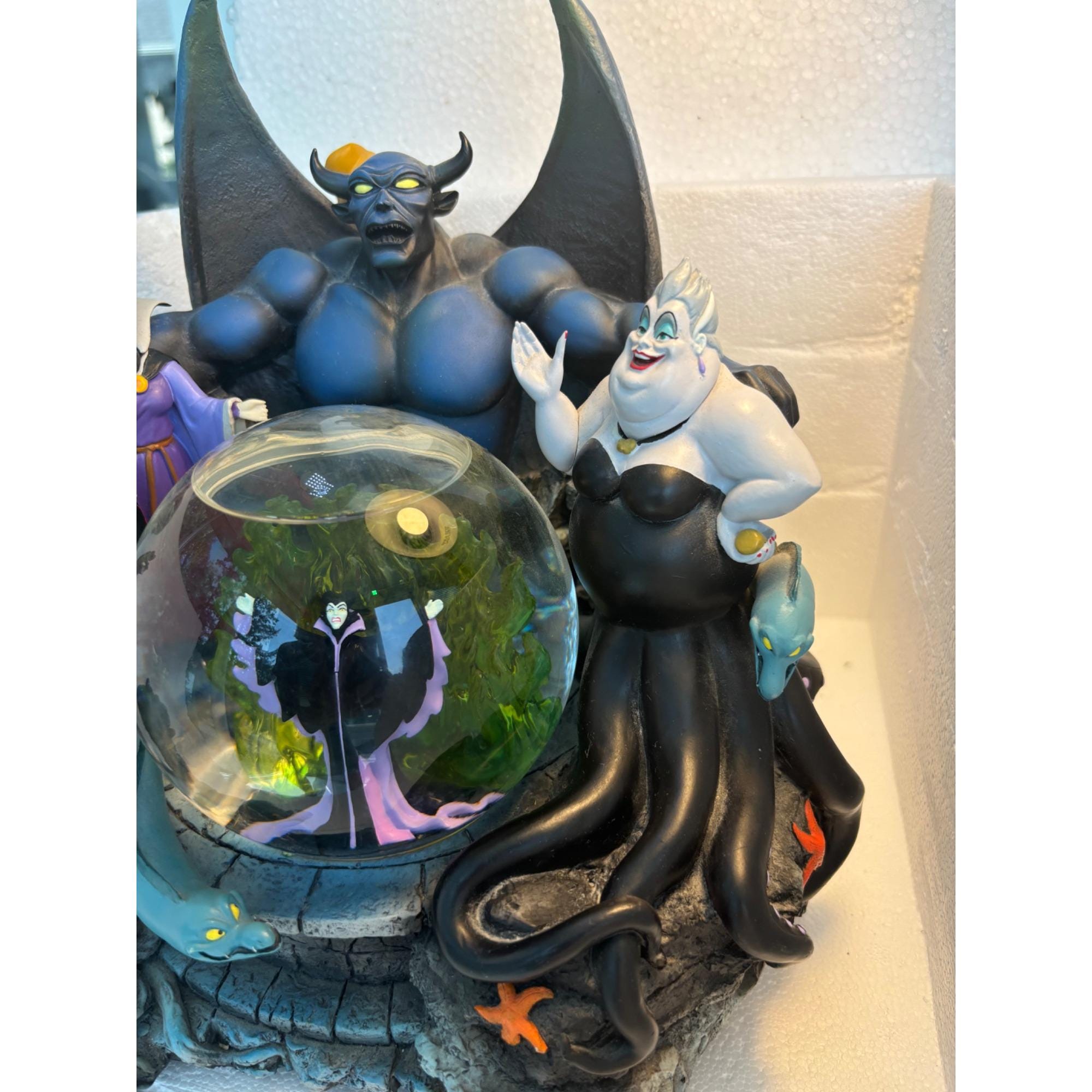 ディズニーヴィランズが光るミュージカル「スノードーム