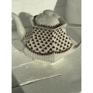 Large Teapot Adams Ironstone Sharon pattern 7” x 9 1/2”