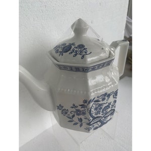 Staffordshire Ironstone tea pot Blue onion patt Kensington England