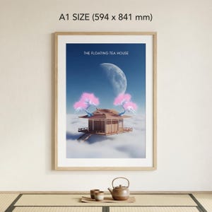 Peut inclure: Impression d'art encadrée d'une scène sereine avec une maison de thé en bois flottant dans les nuages sous une grande lune. Deux arbres aux fleurs roses encadrent la maison de thé. Le texte "THE FLOATING TEA HOUSE" est en haut. L'impression est de taille A1, 59,4 x 84,1 cm.