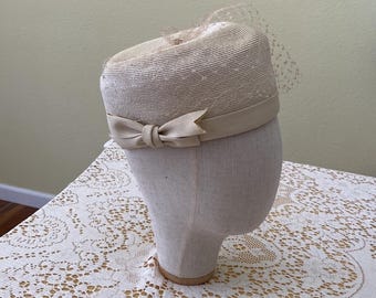 Vintage 1950s–60s Ivory Straw Pillbox Hat with Bow & Veil — Chic Mid-Century Elegance