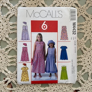 McCall&#39;s Pattern #M4432 (2004) Kinder- en meisjesjurken en muts ONGESNEDEN