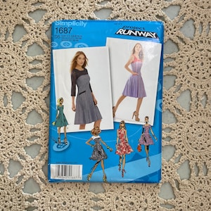 Simplicity Pattern 1687 (2013) Project Runway Misses&#39; (or Petite) Dress with Bodice and Sleeve Variations UNCUT
