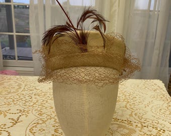 Vintage 1950s Thurn Feather Cocktail Hat With Veil | Taupe  display picture 1