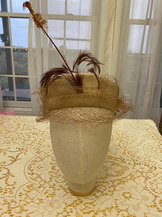 Vintage 1950s Thurn Feather Cocktail Hat With Veil | Taupe  display picture 3