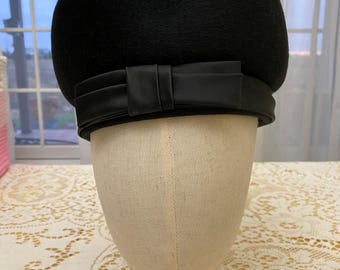Vintage 1950s Black Sequin Pillbox Hat W/ Sheer Bow & Hair  display picture 1