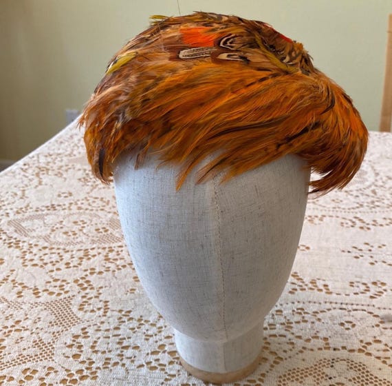 Vintage 1950s–60s Feathered Cocktail Hat — Autumn Tones  display picture 2
