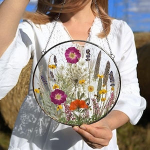 Pressed Flower Art: Stained Glass Framed Botanical Wall Decor