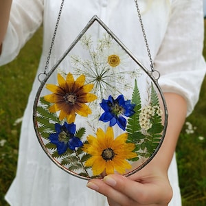 Pressed Flower Suncatcher: Handmade Stained Glass Frame