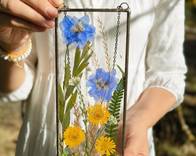 Pressed flower art frame, real wildflower, hanging glass décor, stained glass frame, sunkatcher, original and unique gift