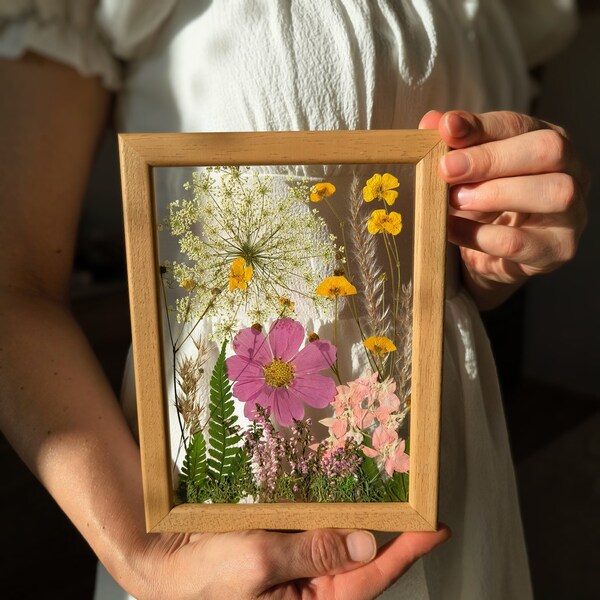 Pressed flower art in wooden frame, botanical dried pressed flower frame, hanging wall art, pressed flower frame, Real dried flower