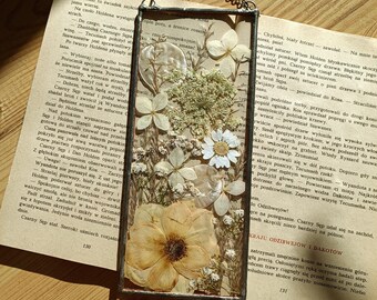 Boho Pressed Flower Frame: Botanical Stained Glass Art