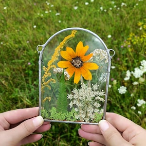 Suncatcher, pressed flower art, botanical home decor, original and unique gift