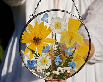 Dried flower bouquet in handmade floating frame, suncatcher with pressed flowers