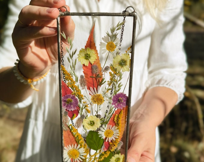 Pressed flower, real flowers, botanical art, flower wall art, pressed flower gift, hanging glass décor, sunkatcher, original and unique gift