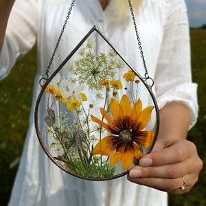 Stained Glass Pressed Flower Frame: Handmade Suncatcher