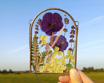 Pressed flower suncatcher, flower art in stained glass frame, original pressed flower artwork, original and unique gift