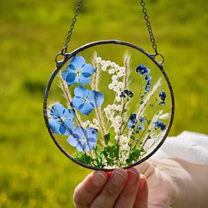 Pressed flowers, forget me not suncatcher, pressed flower art, botanical home decor, original and unique gift, dried flower bouquet