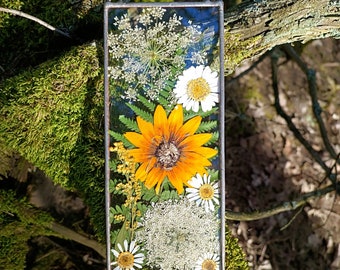 Pressed Flower Suncatcher: Botanical Stained Glass Frame