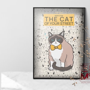 Puede incluir: Una impresión digital descargable con una ilustración de dibujos animados de un gato con una pajarita amarilla. El gato está rodeado de un patrón de gatos más pequeños. El texto "That Cat" y "The Cat of Your Street" está en la parte superior de la impresión.