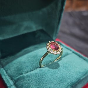 Pierścionek z 14-karatowego złota, 1,5-karatowy owalny rubin z cyrkoniami, wodoodporna opaska