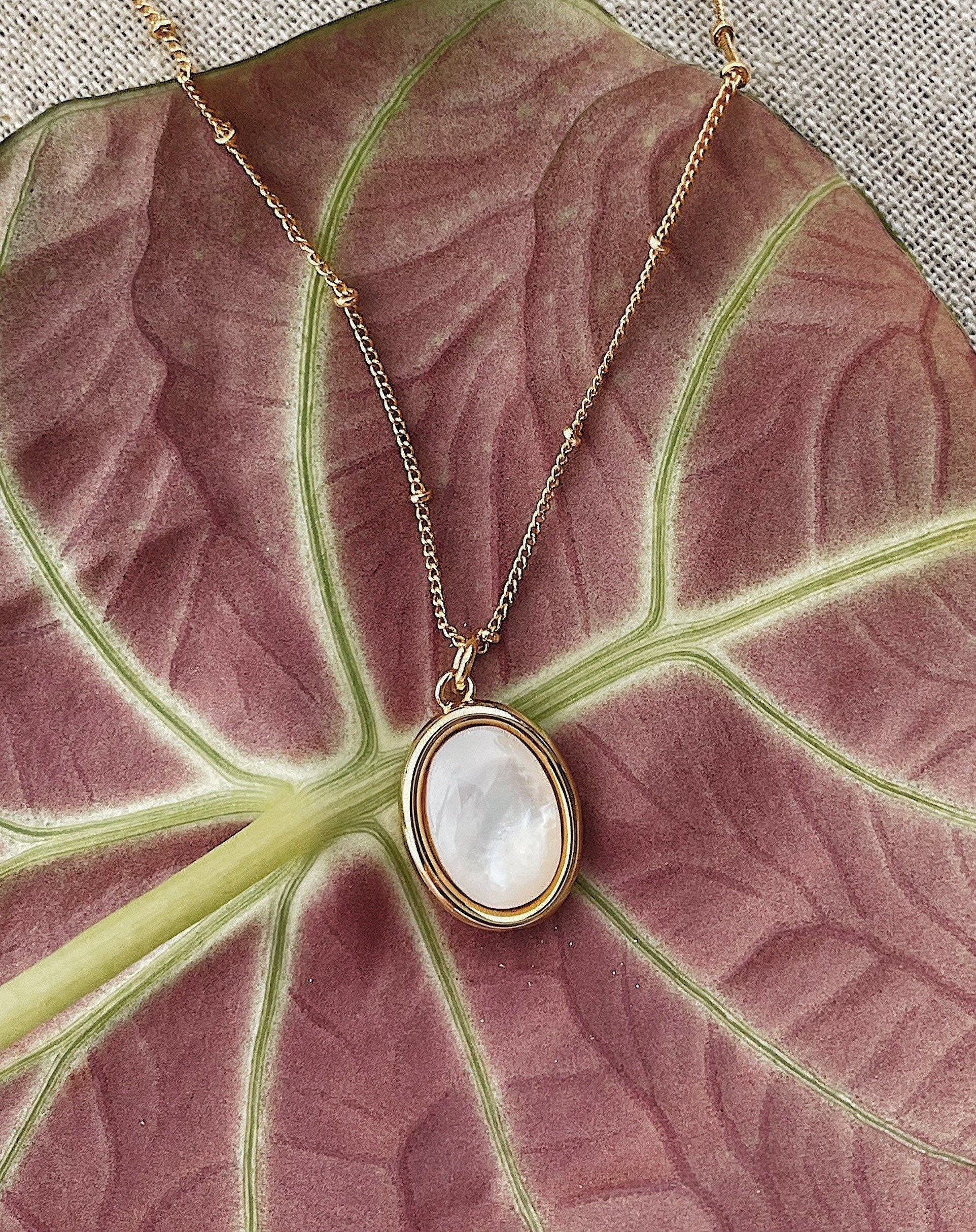 Savi Ridge Oval Gemstone Pendant Necklace Etsy
