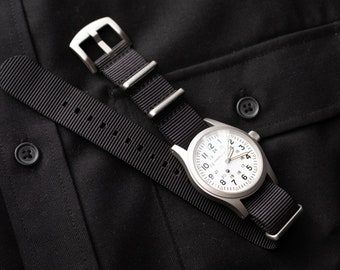 ブラックミリタリースタイルウォッチストラップ – ナイロンダブルパスダイバーストラップ、20mm & 22mm、スチールバックル | Standard Issue™ by Atusa