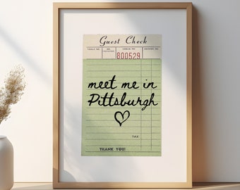 Peut inclure: Un chèque de restaurant vintage avec le texte "meet me in Pittsburgh" écrit en cursive noire avec un cœur dessiné en dessous. Le numéro du chèque est 800529.