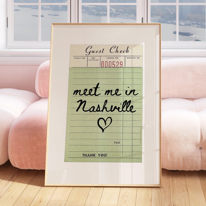 Może przedstawiać: Wydruk w ramie vintage'owego czeku dla gości z tekstem "meet me in Nashville" napisanym kursywą i narysowanym sercem poniżej. Numer czeku to 800529.