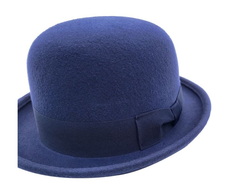 Chapeau melon doux en feutre de laine : design élégant et intemporel Rehaussez votre style avec notre melon doux chic sans effort Acheter maintenant Navy