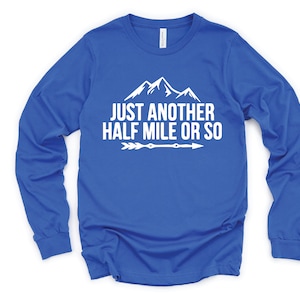 Nur noch eine halbe Meile oder So Langarm Shirt - Wander Shirt - für Wanderliebhaber Shirt - Weihnachtsgeschenk - Neujahrsgeschenk - Unisex Langarm