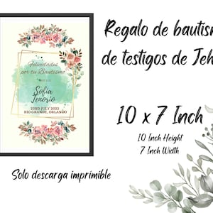 Könnte beinhalten: Druckbare Taufekarte im Format 10x7 Zoll mit floralem Design und dem Text "Felicidades por tu Bautismo BUT 2:12 Sofia Tenorio 23RD JULY 2022 RIO GRANDE, ORLANDO" auf Spanisch. Die Karte ist mit Aquarellblumen und einem goldenen Rahmen verziert.