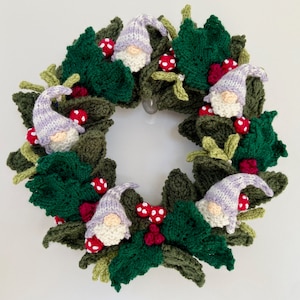 Gonk Gnome Christmas Wreath - Knitting Pattern