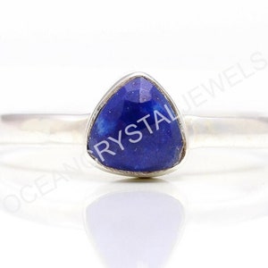 100% natürlicher Lapis Lazuli Trillion Form Ring, 925 Sterling Silber Zierlicher Schmuck, Handgemachter Ring, Verlobungsring, Charm Ring, Geburtstagsgeschenk