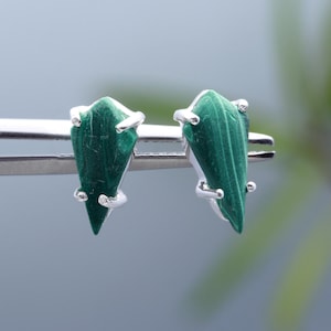 Pendientes de malaquita natural con forma de cometa, joyería minimalista de plata de ley 925, hechos a mano, estilo vintage, con forma de cometa, regalo de cumpleaños.