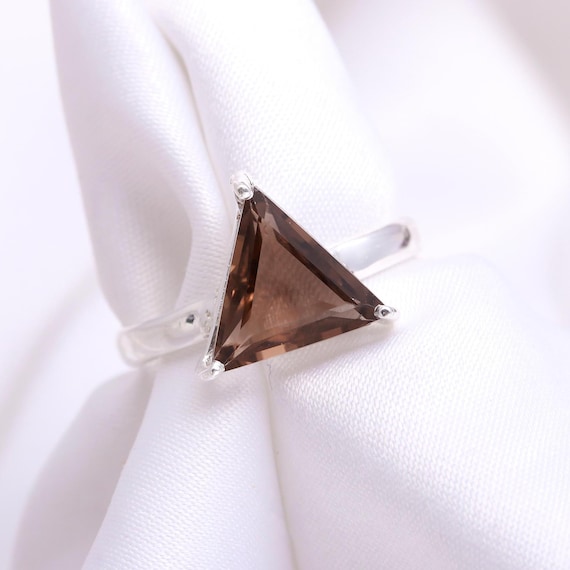Smoky Quartz Triangle Ring: Vintage 925 Sterling Silver Smoky Quartz Triangle Ring: Vintage 925 Sterling Silver