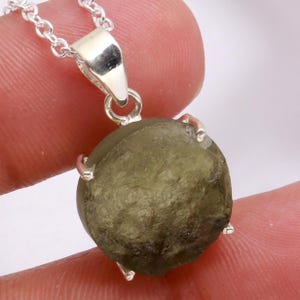 Grüne raue Moldavit runde Halskette, 925 Sterlingsilber-Schmucksachen