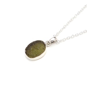 Moldavit Oval Anhänger Halskette, 925 Sterling Silber Modernist Schmuck, Republik Tschechische Halskette, Minimalistischer Schmuck, Geburtstagsgeschenk für Liebhaber